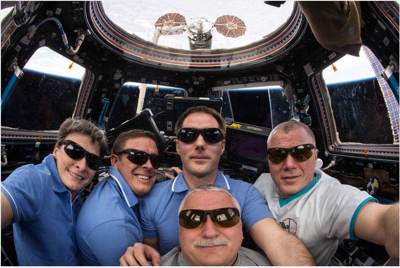 Thomas Pesquet dans l'espace avec des lunettes Revision Military pour la NASAS